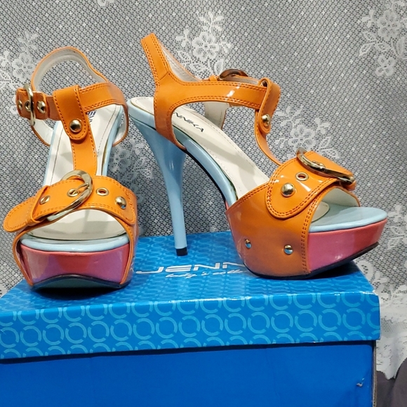 Fashion statement heels - Picture 1 of 5